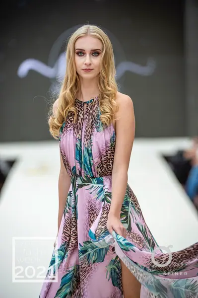 Czech Fashion Week · Teplice, 2021. Momenty přehlídky.