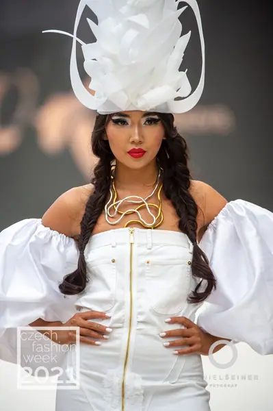 Czech Fashion Week · Teplice, 2021. Momenty přehlídky.