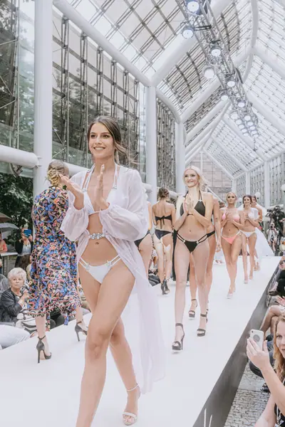 Czech Fashion Week · Teplice, 2020. Momenty přehlídky.
