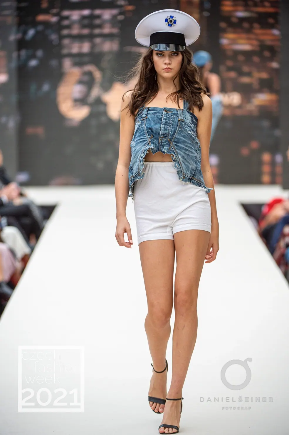 Czech Fashion Week · Teplice, 2021. Momenty přehlídky.