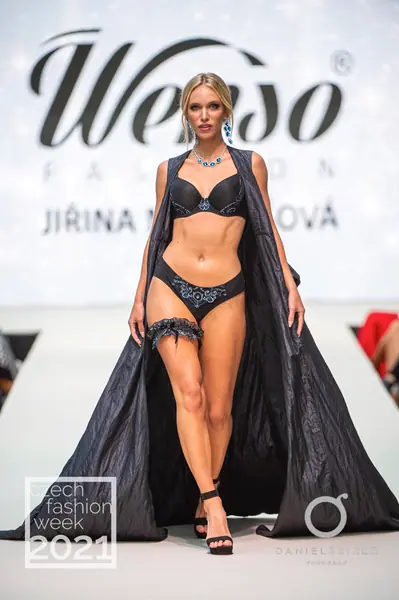 Czech Fashion Week · Teplice, 2021. Momenty přehlídky.