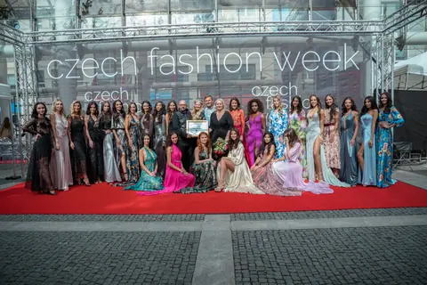 Czech Fashion Week · Teplice, 2022. Momenty přehlídky.